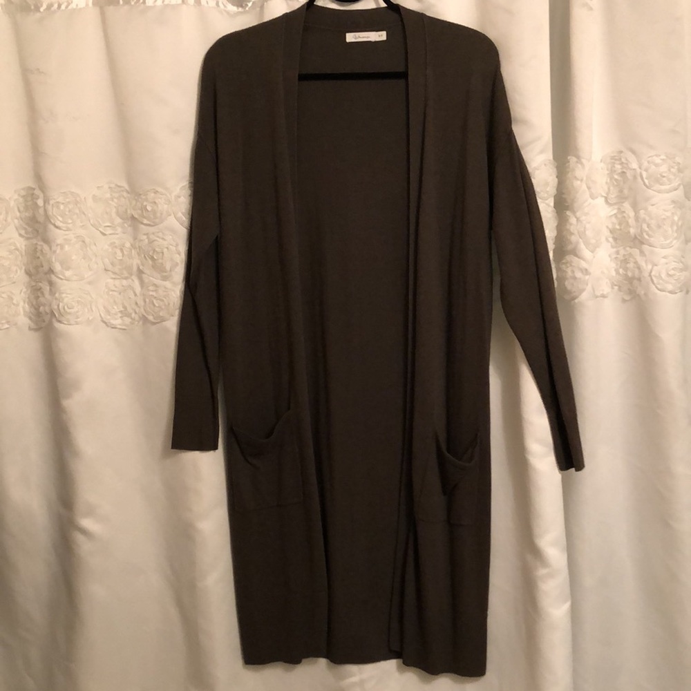 Reitmans long sweater size Small. Khaki green.